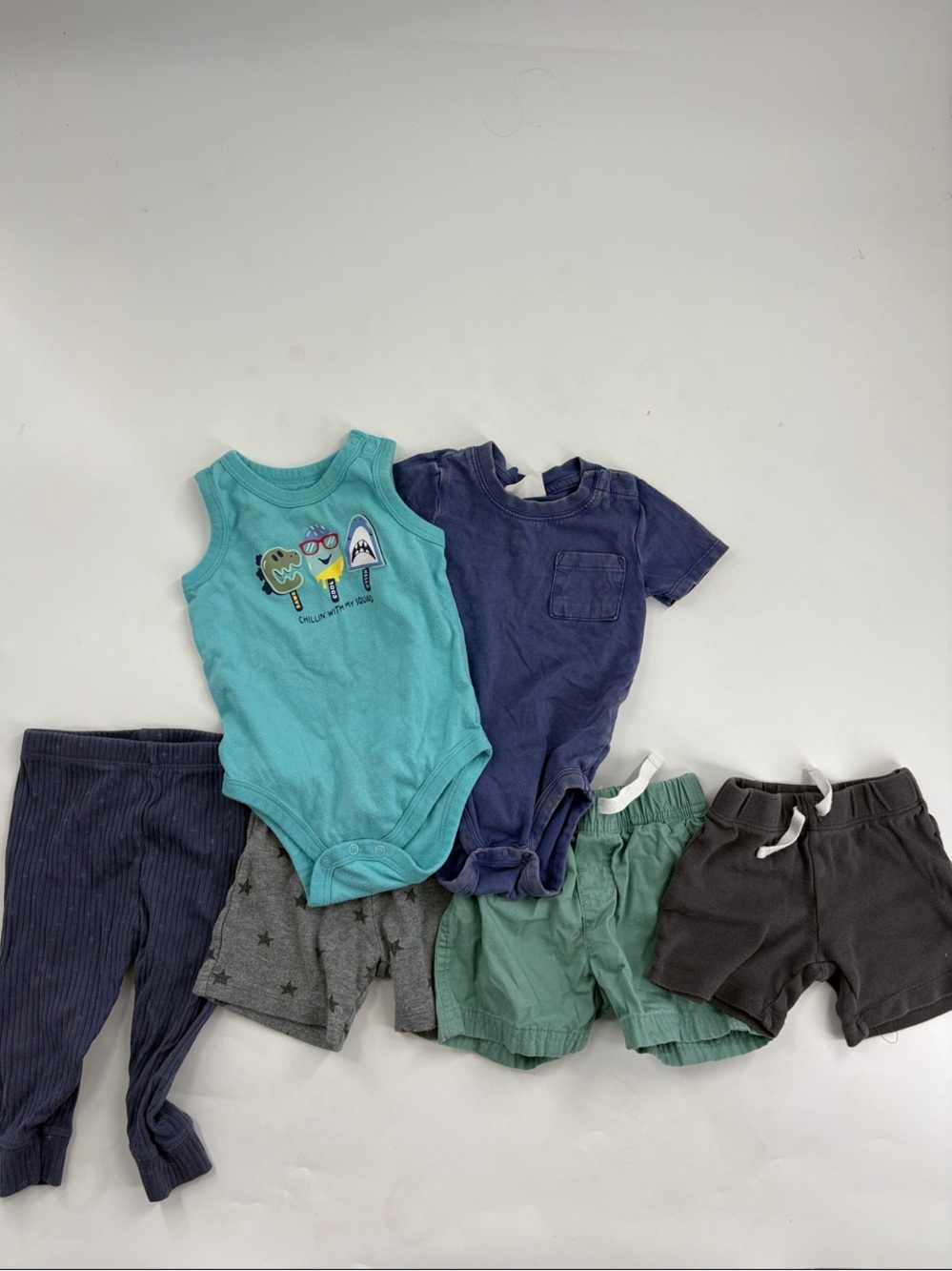 Baby Boy Clothes Bundle 13pc 6-12M 9M Yoda Hoodie Overalls - Picture 5 of 7